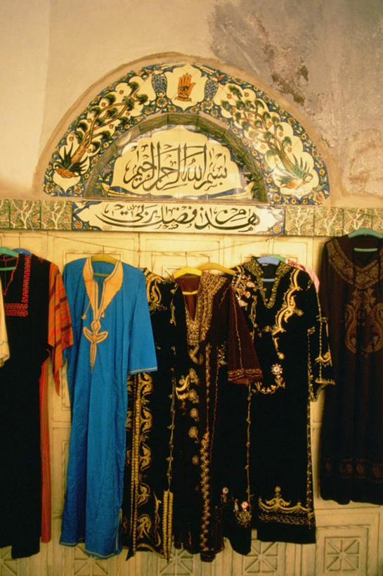 无人,商店,竖图,室内,白天,正面,民族服装,购物,消费,超市,以色列,亚洲,吊挂,悬挂,服装,首都,挂,衣服,金融,百货,服饰,衣着,服装店,穿着,西亚,选购,贸易,百货公司,服饰店,血拼,衣饰,耶路撒冷,以色列国,彩图,传统服装,民俗服,购物商场,购物中心,商业中心