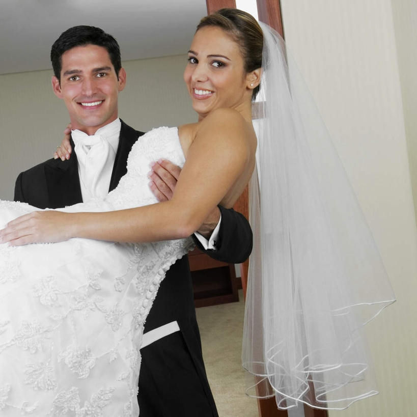 西方人,两个人,家庭,夫妻,新娘,新郎,站,抱,笑,微笑,露齿笑,方图,室内,白天,侧面,婚纱,衬衫,西装,爱情,婚礼,快乐,门,欧洲,欧洲人,套装,头纱,正装,朦胧,模糊,庆祝,墙,领带,结婚,浪漫,扭头,注视,职业装,墙壁,墙面,白色,门框,观察,看,站着,转头,温暖,温馨,喜庆,一家人,恩爱,恋人,抱着,观看,纪念,和睦,察看,搂着,关注,新娘抱,公主抱,男人,男性,年轻男性,年轻女性,女人,女性,白种人,年轻人,夫妇,情侣,搂,搂抱,站立,半身,彩图,衬衣,婚礼服,礼服,高兴,婚礼头纱,伴侣,融洽