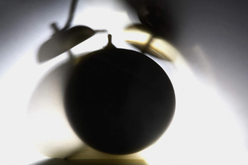 无人,横图,室内,特写,白天,白色背景,正面,静物,闹钟,阴影,朦胧,模糊,时间,反射,时钟,影子,计时,一个,钟表,表,摄影,影棚,单个,钟,彩图,影棚拍摄,拍摄