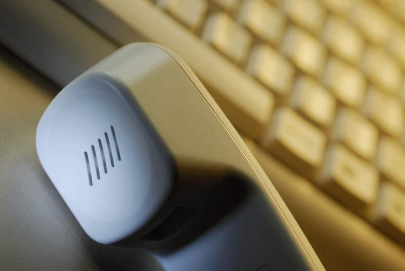 无人,打电话,横图,俯视,室内,特写,白天,键盘,静物,电话,阴影,朦胧,模糊,反射,影子,输入设备,通讯设备,一个,话筒,电话线,单个,固定电话,通信设备,交流,电话机,沟通,通话,彩图,高角度拍摄