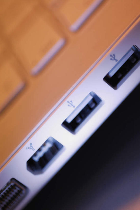 无人,竖图,室内,特写,白天,正面,电脑,笔记本电脑,静物,阴影,朦胧,模糊,反射,网络,影子,通讯设备,一台,无线,通信设备,无线网络,无线上网,便携式电脑,手提电脑,彩图