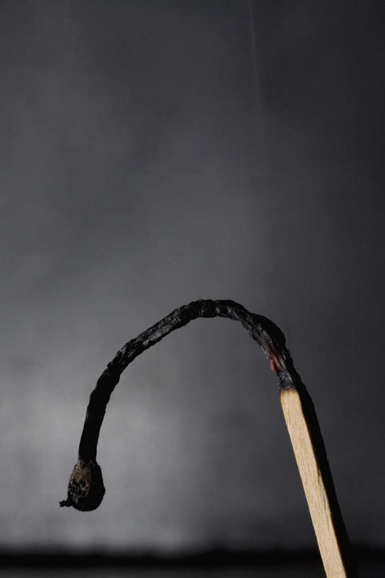 无人,竖图,室内,特写,白天,正面,静物,一根,阴影,灰色背景,朦胧,模糊,反射,火柴,影子,摄影,影棚,洋火,火柴梗,取火工具,彩图,影棚拍摄,拍摄