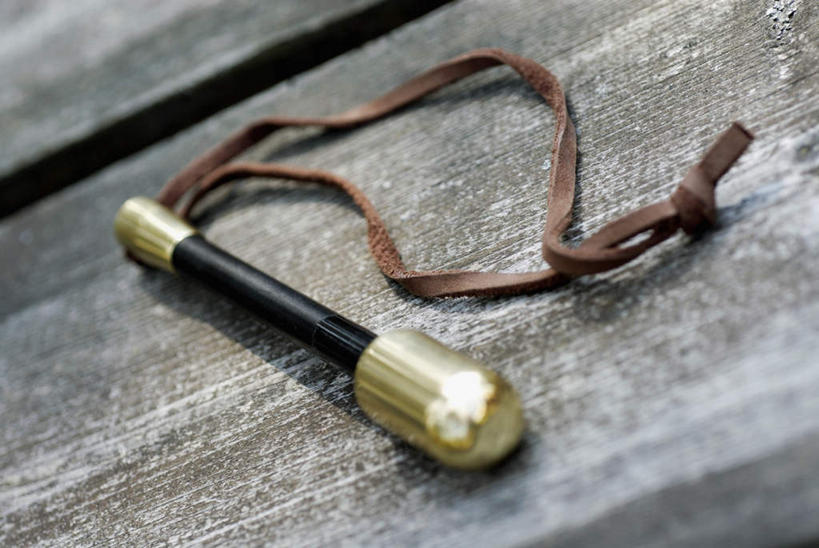 无人,横图,俯视,室外,特写,白天,地板,静物,钓鱼竿,阴影,朦胧,模糊,光线,影子,地面,木地板,一个,阳光,绳子,单个,绳索,渔具,钓竿,鱼竿,彩图,高角度拍摄,钓鱼