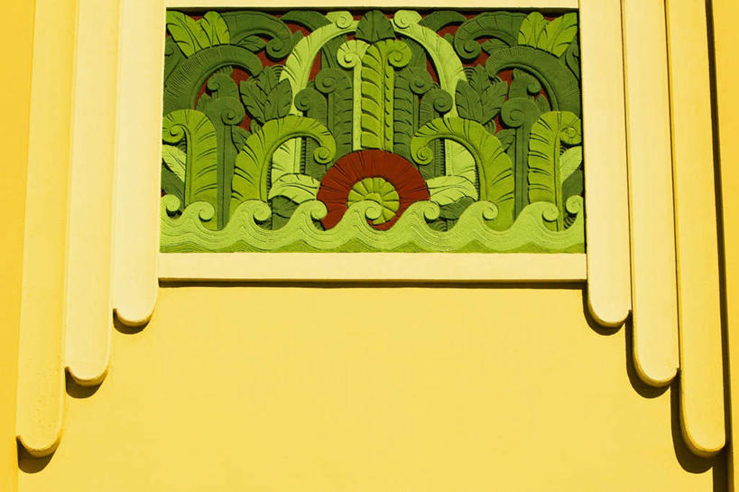 无人,横图,室外,特写,白天,正面,阴影,装饰,光线,雕刻,影子,墙,墙壁,墙面,黄色,绿色,阳光,华丽,修饰,点缀,衬托,美观,雅致,雅观,雕镂,雕琢,镌刻,彩图