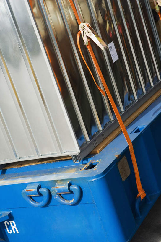 无人,码头,竖图,室外,特写,白天,正面,港口,卡车,静物,集装箱,腰带,集装箱车,皮带,货车,货运车,配饰,裤带,载重汽车,彩图,摆渡口,埠头,渡口,渡头,港湾,海港,货运码头,口岸,商港