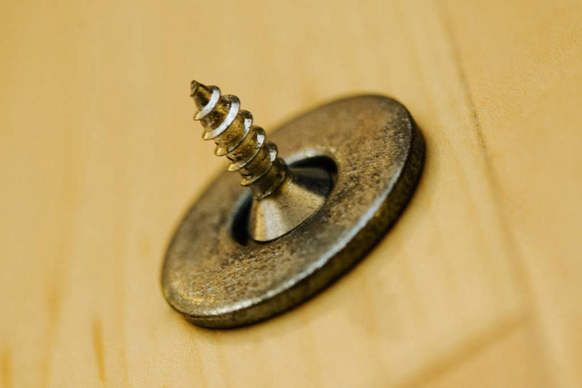 无人,横图,俯视,室内,特写,白天,地板,静物,金属制品,连接,阴影,组合,反射,金属,工具,影子,圆圈,地面,木地板,两个,链接,五金,紧固,拼接,拼凑,螺钉,拼合,凑集,聚合,撮合,链结,牢固,彩图,高角度拍摄