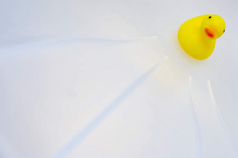 无人,横图,俯视,室内,特写,白天,白色背景,游戏,静物,玩具,鸭子,玩,娱乐,一只,黄色,休闲,橡胶,益智,摄影,影棚,活动,发泄,消遣,智力,橡胶制品,宣泄,橡胶小鸭,橡皮小鸭,玩耍,嬉戏,彩图,高角度拍摄,影棚拍摄,拍摄