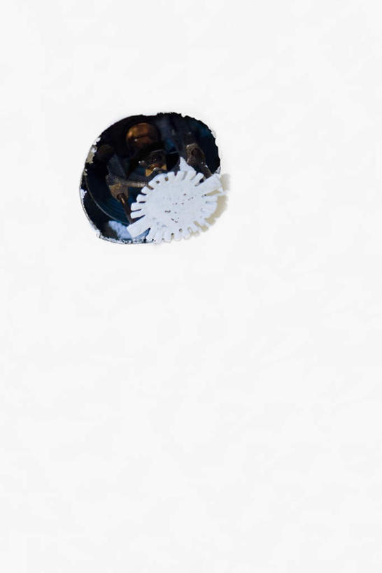 无人,竖图,室内,特写,白天,正面,静物,电器,墙,插座,墙壁,墙面,白色,卫生,家用电器,插线板,拖线板,纯真,电源转换器,排插,洁净,光明,恬静,中间色,朴素,清白,彩图