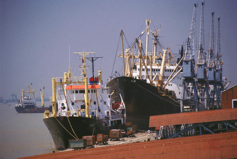 无人,码头,横图,室外,白天,正面,度假,技术,海浪,海洋,美景,城市风光,城市,港口,建筑,船,缅甸,亚洲,阴影,光线,影子,景观,浪花,娱乐,设备,施工,蓝色,蓝天,天空,阳光,海水,交通工具,天,享受,休闲,机械,起重机,景色,放松,东南亚,晴朗,工程,载具,货船,海景,万里无云,缅甸联邦,大海,风浪,海,海水的波动,近岸浪,涌浪,晴空,晴空万里,彩图,摆渡口,埠头,渡口,渡头,港湾,海港,货运码头,口岸,商港,商船,仰光,仰光省