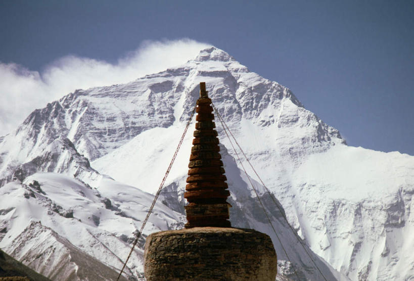无人,寺庙,横图,室外,白天,正面,旅游,度假,石头,山,雪,雪山,大雪,标志建筑,地标,建筑,珠峰,中国,亚洲,阴影,节日,光线,石子,影子,冰,积雪,山峰,雪景,冬季,冬天,山峦,燃烧,文化,娱乐,建设,西藏,蓝色,蓝天,天空,阳光,香火,庙宇,天,祈祷,享受,休闲,健康,旅游胜地,放松,寒冷,许愿,宗教,信仰,晴朗,纪念,祈求,冰冷,藏,东亚,西藏自治区,日喀则,日喀则市,万里无云,中华人民共和国,珠穆朗玛峰,西南地区,严寒,冰凉,酷寒,凛冽,凛凛,极冷,圣母峰,珠穆朗玛,萨加玛塔峰,巴松乡,定日县,绒布寺,平安,石块,岩石,晴空,晴空万里,彩图,庙,寺