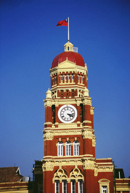 无人,家,竖图,室外,白天,仰视,度假,美景,城市风光,城市,旗帜,缅甸,亚洲,阴影,时间,光线,时钟,影子,房屋,屋子,景观,法院,公寓,计时,娱乐,旗子,洋房,楼房,住宅,蓝色,蓝天,天空,阳光,钟表,天,享受,休闲,表,景色,放松,东南亚,晴朗,法庭,万里无云,缅甸联邦,塔钟,旌旗,旗号,钟,晴空,晴空万里,彩图,低角度拍摄,房子,仰光,仰光省