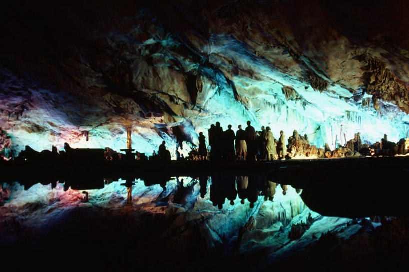 东方人,公园,站,横图,室内,白天,正面,旅游,度假,石头,美景,山,山脉,桂林,中国,亚洲,行人,游客,游人,服装,石子,洞,景观,山峰,山峦,许多人,黄种人,娱乐,路人,旅客,衣服,自然,群山,站着,一群人,享受,休闲,景色,放松,服饰,洞穴,广西,衣着,穿着,自然风光,东亚,穴,广西壮族自治区,七星岩,中华人民共和国,桂林市,桂,华南地区,衣饰,过客,男人,男性,年轻男性,年轻女性,女人,女性,亚洲人,石块,岩石,站立,彩图,全身,七星公园