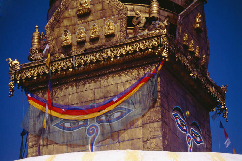 无人,寺庙,横图,室外,白天,仰视,旅游,度假,绘画,石头,名胜古迹,标志建筑,地标,建筑,尼泊尔,亚洲,阴影,节日,遗迹,艺术,装饰,光线,石子,影子,墙,首都,燃烧,古迹,文化,文物,娱乐,建设,古建筑,壁画,墙壁,墙面,蓝色,蓝天,天空,阳光,香火,庙宇,天,祈祷,享受,休闲,健康,旅游胜地,放松,许愿,宗教,信仰,晴朗,纪念,华丽,修饰,祈求,点缀,南亚,古文明,加德满都,万里无云,尼泊尔王国,加都,斯瓦扬布寺,衬托,美观,雅致,雅观,斯瓦扬布山,德满都,斯瓦扬布佛院,斯瓦扬布纳特寺,四眼天神庙,平安,石块,晴空,晴空万里,画画,彩图,低角度拍摄,庙,寺