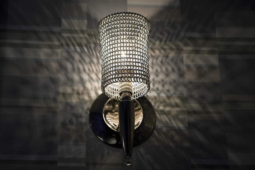 无人,横图,室内,特写,夜晚,仰视,静物,照明,阴影,朦胧,模糊,光线,壁灯,影子,墙,灯光,墙壁,墙面,灯,灯具,照亮,照明设备,彩图,低角度拍摄