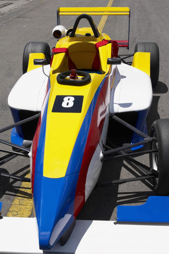 无人,竖图,室外,特写,白天,正面,道路,路,公路,汽车,赛车,静物,标志,数字,文字,字符,交通,标识,车,黑色,轮胎,交通工具,橡胶,阿拉伯数字,载具,橡胶制品,卡丁车,车胎,微型汽车,微型赛车,马路,彩图,外胎