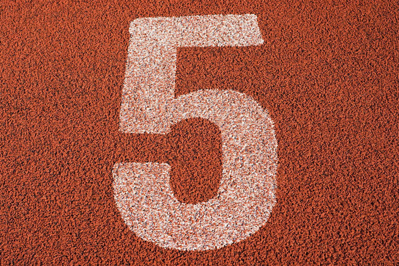 无人,体育馆,运动场,横图,俯视,室外,特写,白天,静物,标志,数字,文字,字符,跑道,标识,体育场,阿拉伯数字,田径场,塑胶跑道,运动馆,彩图,高角度拍摄,全天候田径运动跑道