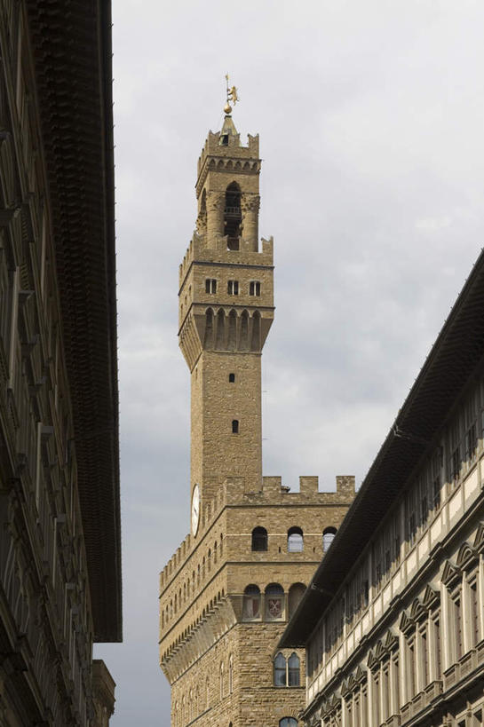 无人,竖图,室外,白天,仰视,旅游,度假,名胜古迹,标志建筑,地标,建筑,意大利,欧洲,阴影,遗迹,时间,光线,时钟,影子,云,云朵,钟楼,计时,云彩,古迹,文物,娱乐,建设,古建筑,蓝色,白云,蓝天,天空,阳光,钟表,天,享受,休闲,表,旅游胜地,放松,晴朗,南欧,古文明,佛罗伦萨市政广场,意大利共和国,塔钟,钟,晴空,彩图,低角度拍摄