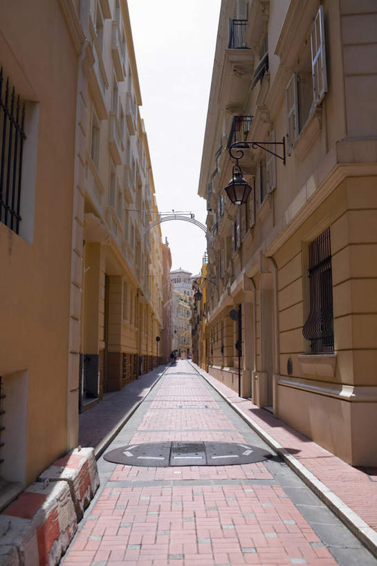 无人,家,竖图,室外,白天,仰视,度假,美景,窗户,城市风光,城市,道路,路,照明,摩纳哥,欧洲,一排,整齐,壁灯,房屋,墙,屋子,景观,公寓,小路,灯光,交通,娱乐,洋房,楼房,玻璃窗,墙壁,墙面,住宅,灯,排列,灯具,享受,休闲,摩纳哥公国,景色,放松,照亮,照明设备,队列,蒙特卡洛,蒙地卡罗,彩图,低角度拍摄,房子