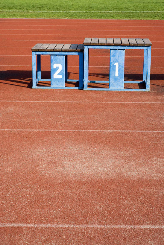 无人,体育馆,运动场,竖图,室外,白天,正面,度假,美景,城市风光,城市,阴影,光线,标志,数字,文字,影子,字符,景观,跑道,娱乐,标识,体育场,阳光,享受,休闲,景色,放松,阿拉伯数字,田径场,颁奖台,塑胶跑道,运动馆,彩图,全天候田径运动跑道