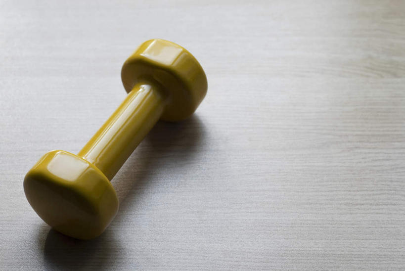 无人,横图,俯视,室内,特写,白天,静物,哑铃,阴影,反射,影子,运动器械,一个,黄色,健身器械,单个,健身器材,彩图,高角度拍摄,运动器材