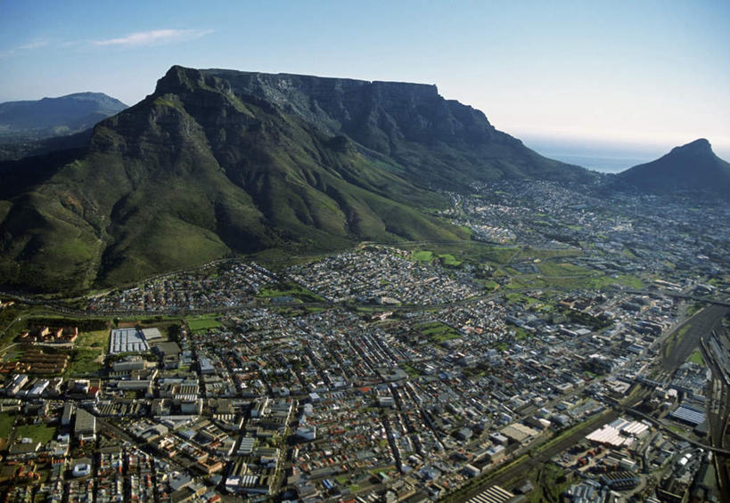 无人,家,横图,俯视,航拍,室外,白天,度假,草地,草坪,美景,山,山脉,植物,城市风光,城市,非洲,南非,许多,阴影,光线,影子,房屋,屋子,景观,山峰,云,云朵,山峦,首都,云彩,娱乐,楼房,住宅,草,树,树木,排列,蓝色,绿色,白云,蓝天,天空,阳光,自然,群山,天,享受,休闲,景色,放松,生长,晴朗,成长,鸟瞰,开普敦,桌山,省会,阿非利加洲,摆列,立法首都,南非共和国,西开普省,晴空,彩图,高角度拍摄,房子,布列,分列