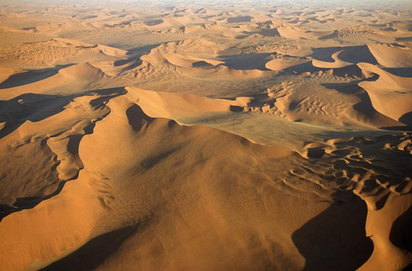 无人,横图,俯视,航拍,室外,白天,旅游,度假,美景,沙漠,非洲,纳米比亚,阴影,光线,影子,景观,娱乐,黄色,阳光,自然,享受,休闲,景色,放松,连绵,绵延,鸟瞰,自然风光,联贯,纳米比亚共和国,大漠,砂漠,彩图,高角度拍摄