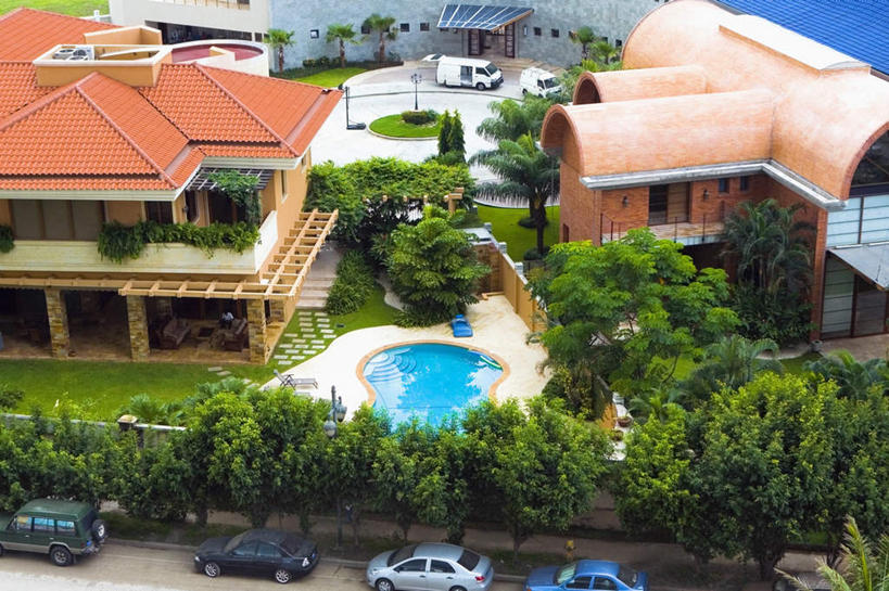 无人,体育馆,游泳池,家,横图,俯视,室外,白天,度假,草地,草坪,美景,水,植物,别墅,城市风光,城市,道路,路,汽车,巴拿马,房屋,屋子,景观,水池,水面,公寓,小路,交通,娱乐,泳池,洋房,楼房,住宅,车,草,树,树木,绿色,自然,交通工具,轿车,享受,休闲,景色,放松,生长,成长,游泳馆,中美洲,载具,美洲,亚美利加洲,巴拿马共和国,彩图,高角度拍摄,房子