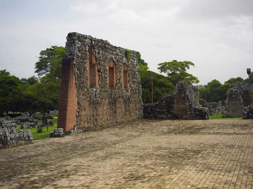 无人,教堂,横图,室外,白天,仰视,旅游,度假,植物,标志建筑,地标,建筑,巴拿马,阴影,节日,光线,影子,云,云朵,首都,云彩,文化,娱乐,建设,树,树木,蓝色,绿色,白云,蓝天,天空,阳光,自然,天,祈祷,享受,休闲,健康,旅游胜地,放松,许愿,宗教,信仰,生长,晴朗,成长,纪念,祈求,中美洲,基督教,天主教,美洲,信念,亚美利加洲,巴拿马城,巴拿马共和国,平安,晴空,彩图,低角度拍摄,大教堂,礼拜堂