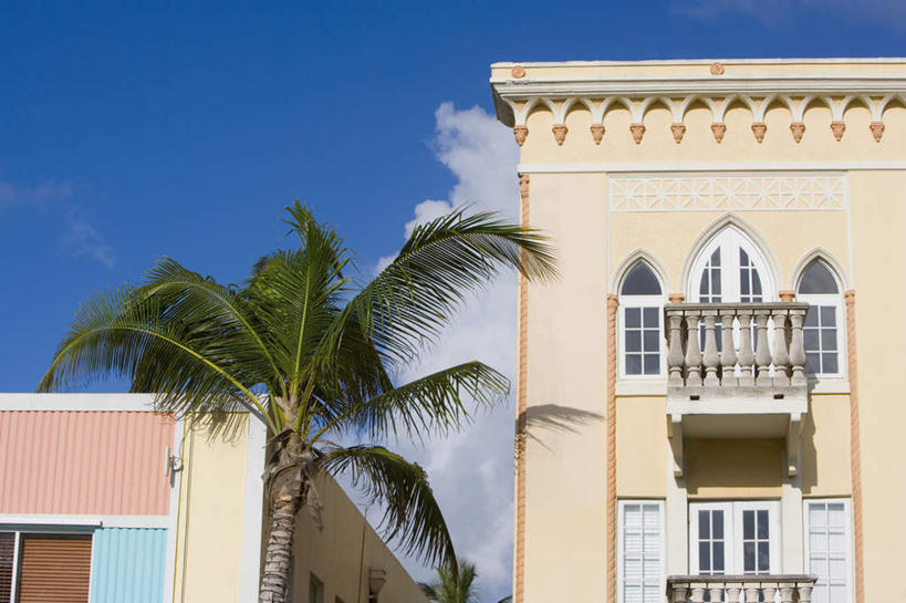 无人,家,横图,室外,白天,仰视,度假,美景,窗户,城市风光,城市,美国,阴影,光线,影子,房屋,墙,屋子,景观,云,云朵,公寓,云彩,娱乐,洋房,楼房,玻璃窗,墙壁,墙面,住宅,蓝色,白云,蓝天,天空,阳光,天,享受,休闲,景色,放松,晴朗,北美,北美洲,美洲,佛罗里达,佛罗里达州,迈阿密,佛州,阳光州,迈阿密海滩,北亚美利加洲,亚美利加洲,棕榈海滩,晴空,彩图,低角度拍摄,房子,棕榈滩