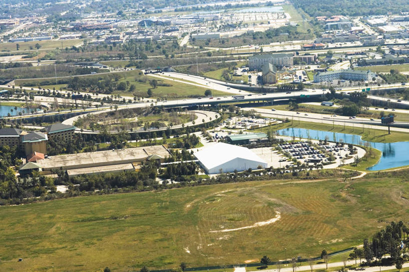 无人,家,横图,俯视,航拍,室外,白天,度假,草地,草坪,美景,植物,城市风光,城市,道路,路,公路,美国,阴影,光线,影子,房屋,屋子,景观,高架,公寓,交通,娱乐,洋房,楼房,住宅,草,树,树木,绿色,阳光,自然,享受,休闲,景色,放松,生长,成长,北美,北美洲,鸟瞰,美洲,高架桥,佛罗里达,高架道路,跨线桥,奥兰多,佛罗里达州,佛州,阳光州,北亚美利加洲,亚美利加洲,奥兰多市,彩图,高角度拍摄,房子