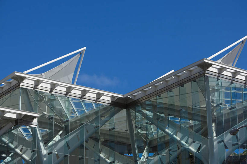 无人,横图,室外,白天,仰视,旅游,度假,岛屿,窗户,标志建筑,城市,地标,建筑,夏威夷,美国,阴影,光线,影子,云,云朵,云彩,娱乐,建设,玻璃窗,蓝色,白云,蓝天,天空,阳光,天,享受,休闲,旅游胜地,放松,晴朗,北美,北美洲,美洲,瓦胡岛,欧胡岛,火奴鲁鲁,首府,欧湖岛,夏威夷州,爱洛哈之州,北亚美利加洲,亚美利加洲,聚集之岛,檀香山市,列岛,群岛,诸岛,晴空,彩图,低角度拍摄,檀香山