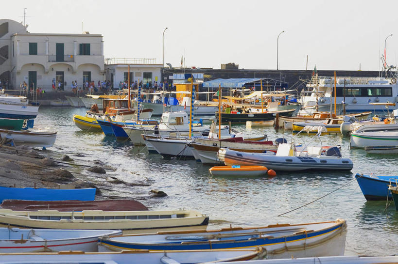 无人,家,码头,横图,室外,白天,正面,度假,海浪,海洋,美景,城市风光,城市,港口,船,意大利,欧洲,一排,许多,阴影,整齐,光线,影子,房屋,屋子,景观,浪花,公寓,木船,娱乐,洋房,楼房,住宅,排列,蓝色,蓝天,天空,阳光,海水,交通工具,天,享受,休闲,景色,放松,晴朗,舟,队列,南欧,载具,海景,卡普里,万里无云,意大利共和国,卡普里岛,坎帕尼亚,坎帕尼亚大区,卡碧岛,卡布里岛,女妖岛,大海,风浪,海,海水的波动,近岸浪,涌浪,晴空,晴空万里,彩图,房子,摆渡口,埠头,渡口,渡头,港湾,海港,货运码头,口岸,商港