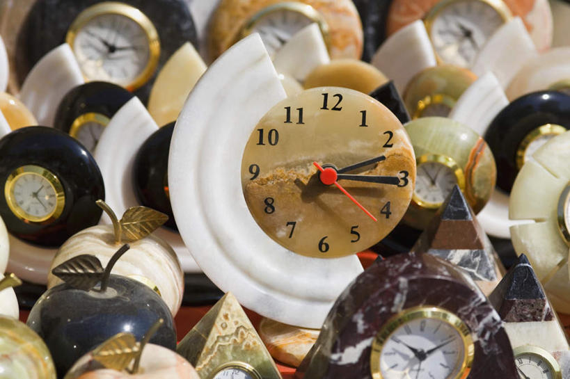 无人,商店,横图,室外,特写,白天,正面,静物,土耳其,亚洲,许多,朦胧,模糊,时间,标志,时钟,数字,文字,字符,计时,标识,商铺,钟表,表,阿拉伯数字,西亚,市肆,商号,钟,彩图,店铺,艾菲索斯,土耳其共和国