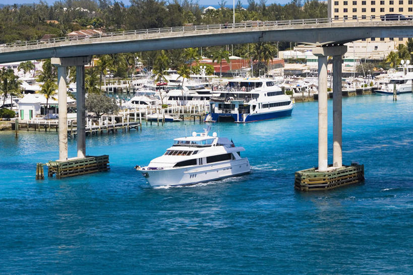 无人,家,码头,横图,俯视,室外,白天,旅游,度假,海浪,海洋,美景,树林,植物,大桥,港口,立交桥,桥梁,船,巴哈马,一艘,波纹,飞溅,溅,液体,房屋,屋子,景观,浪花,水滴,高架,公寓,斜拉桥,桥,游艇,首都,娱乐,洋房,楼房,住宅,水珠,树,树木,绿色,水纹,自然,海水,船尾波,交通工具,波浪,享受,休闲,景色,放松,生长,成长,北美,北美洲,喷洒,自然风光,载具,美洲,海景,天堂岛,北亚美利加洲,亚美利加洲,巴哈马联邦,大海,风浪,海,海水的波动,近岸浪,涌浪,彩图,高角度拍摄,房子,摆渡口,埠头,渡口,渡头,港湾,海港,货运码头,口岸,商港,拿骚