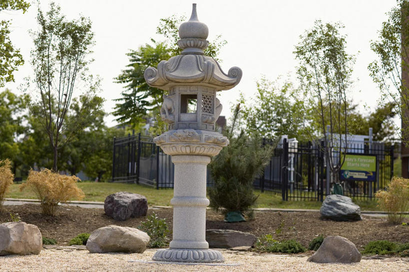 无人,横图,室外,白天,正面,度假,草地,草坪,石头,美景,植物,城市风光,城市,照明,美国,石子,景观,灯光,娱乐,灯,草,树,树木,绿色,自然,灯具,享受,休闲,景色,放松,生长,成长,照亮,北美,北美洲,照明设备,美洲,马里兰州,自由之州,战线之州,巴尔的摩,马里兰,北亚美利加洲,亚美利加洲,小美国,石块,岩石,彩图,石灯