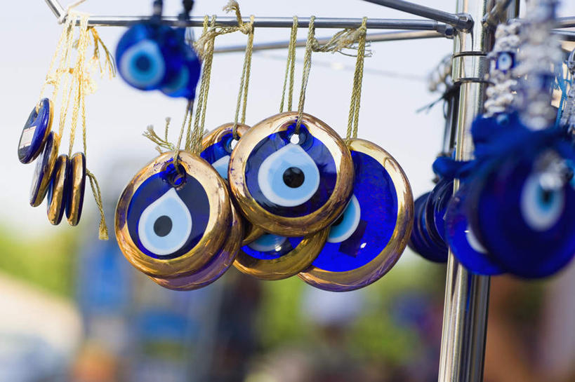 无人,商店,横图,室外,特写,白天,正面,度假,游戏,美景,城市风光,城市,玩具,希腊,欧洲,吊挂,悬挂,阴影,朦胧,模糊,光线,影子,景观,首都,挂,玩,娱乐,商铺,蓝色,蓝天,天空,阳光,天,享受,休闲,景色,放松,益智,晴朗,活动,发泄,消遣,智力,雅典,希腊共和国,万里无云,宣泄,市肆,商号,阿提卡,阿提卡大区,晴空,晴空万里,玩耍,嬉戏,彩图,店铺