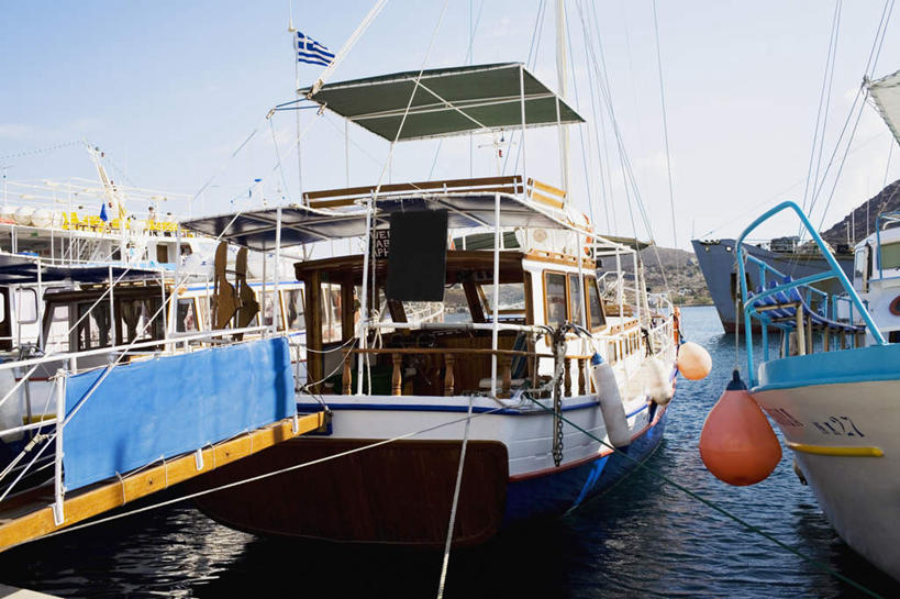 无人,栏杆,码头,横图,室外,白天,正面,旅游,度假,海浪,海洋,美景,港口,轮船,船,希腊,欧洲,阴影,光线,扶手,影子,景观,浪花,娱乐,护栏,蓝色,蓝天,天空,阳光,自然,海水,交通工具,天,享受,休闲,景色,放松,晴朗,自然风光,载具,三艘,海景,希腊共和国,万里无云,佐泽卡尼索斯群岛,大海,风浪,海,海水的波动,近岸浪,涌浪,晴空,晴空万里,彩图,摆渡口,埠头,渡口,渡头,港湾,海港,货运码头,口岸,商港,帕特莫斯岛