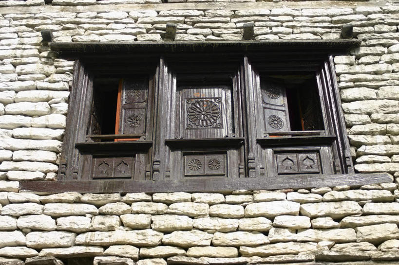 无人,家,横图,室外,特写,白天,仰视,度假,石头,美景,窗户,城市风光,城市,尼泊尔,亚洲,一排,许多,阴影,整齐,光线,木制,石子,影子,房屋,墙,屋子,景观,娱乐,楼房,墙壁,墙面,住宅,排列,阳光,木制品,享受,休闲,景色,放松,队列,南亚,安纳普尔纳峰,尼泊尔王国,库塘峰,石块,岩石,彩图,低角度拍摄,房子