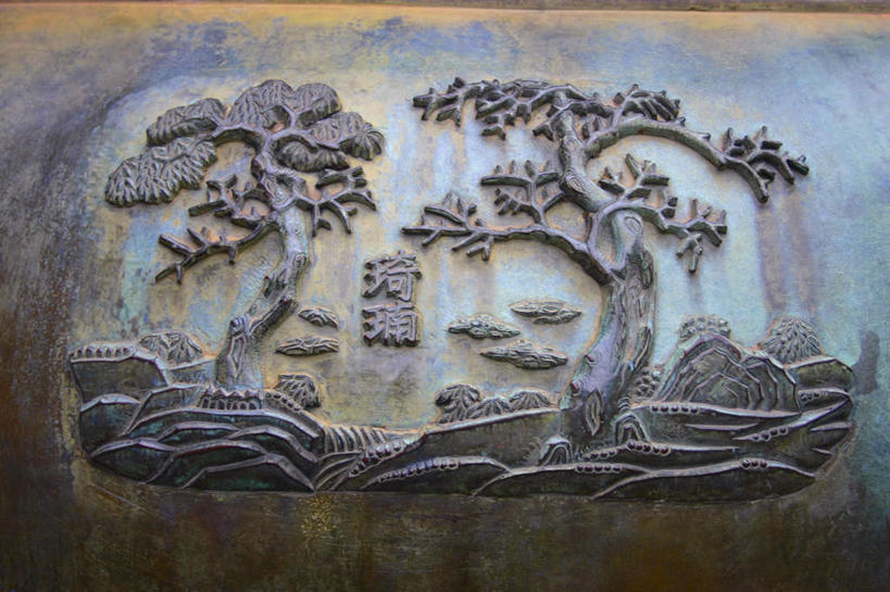 无人,横图,室外,特写,白天,正面,松树,静物,雕塑,越南,亚洲,阴影,艺术,装饰,光线,雕刻,雕像,壶,影子,枝条,水壶,树枝,阳光,茶壶,容器,工艺品,东南亚,纪念,美术,主题,坚定,陈列,越南社会主义共和国,胡志明市,功能,美学,长寿,贞洁,胡志明,虬枝,枝杈,彩图