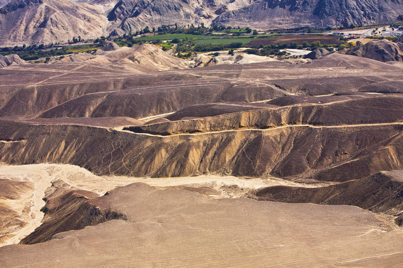 无人,横图,室外,白天,正面,旅游,度假,草地,草坪,河流,石头,名胜古迹,山,山脉,水,植物,标志建筑,地标,建筑,秘鲁,阴影,遗迹,光线,石子,影子,河水,山峰,水流,山峦,古迹,文物,娱乐,建设,古建筑,草,树,树木,绿色,阳光,自然,群山,享受,休闲,旅游胜地,南美,放松,生长,成长,南美洲,拉丁美洲,美洲,古文明,秘鲁共和国,伊卡,纳斯卡,亚美利加洲,南亚美利加洲,玉米之仓,伊卡省,石块,岩石,彩图