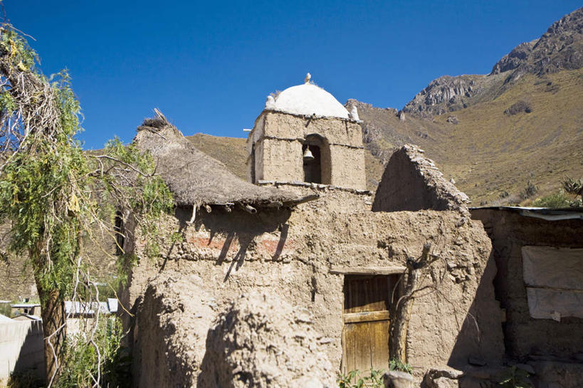 无人,横图,室外,白天,仰视,旅游,度假,石头,名胜古迹,植物,标志建筑,地标,建筑,秘鲁,阴影,遗迹,光线,石子,影子,墙,古迹,文物,娱乐,建设,古建筑,墙壁,墙面,树,树木,蓝色,绿色,蓝天,天空,阳光,自然,天,享受,休闲,旅游胜地,南美,放松,生长,晴朗,成长,南美洲,拉丁美洲,美洲,古文明,万里无云,秘鲁共和国,阿雷基帕,亚美利加洲,南亚美利加洲,玉米之仓,阿雷基帕省,石块,岩石,晴空,晴空万里,彩图,低角度拍摄