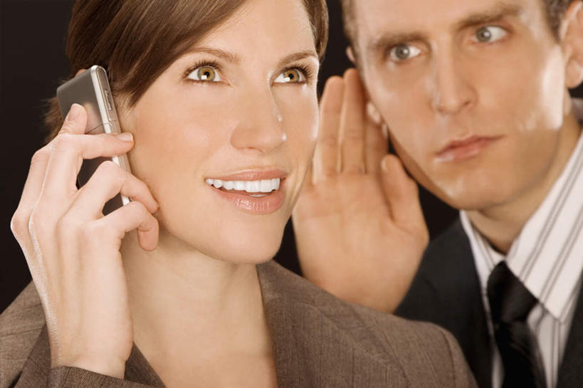 西方人,脸,头,脸颊,手,两个人,同事,商务人士,商务男性,商务女性,笑,打电话,微笑,露齿笑,横图,室内,特写,白天,正面,衬衫,成功,合作,团队,集体,信心,电话,手机,欧洲,欧洲人,握,阴影,黑色背景,套装,朦胧,模糊,反射,影子,领带,听,注视,通讯设备,队伍,肩膀,观察,看,手部,握着,摄影,影棚,观看,单手,察看,领导,象征,庄重,偷听,成就,关注,商务装,身份,合伙,领袖,工薪阶层,一部,正式,地位,交流,男人,男性,年轻男性,年轻女性,女人,女性,白种人,头部,脸部,脸蛋,面部,白领,上班族,沟通,通话,半身,彩图,影棚拍摄,衬衣,拍摄