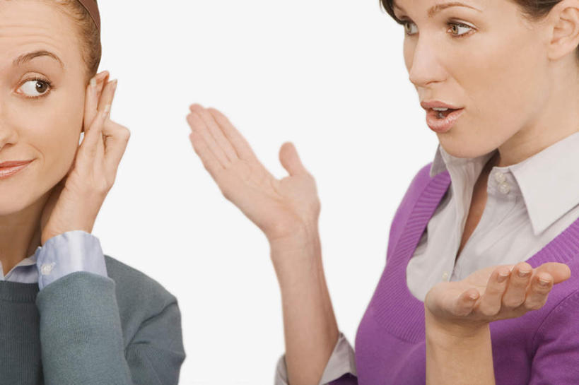 西方人,脸,头,脸颊,两个人,同事,商务人士,商务女性,站,说,横图,室内,特写,白天,白色背景,正面,讨论,成功,合作,团队,集体,信心,欧洲,欧洲人,阴影,套装,装饰,反射,头饰,影子,注视,队伍,肩膀,发箍,发饰,饰品,观察,看,站着,摄影,影棚,头箍,观看,华丽,修饰,点缀,察看,领导,成就,关注,商务装,合伙,领袖,发卡,工薪阶层,配饰,衬托,美观,雅致,雅观,漠视,无视,疏忽,忽视,交流,年轻女性,女人,女性,白种人,头部,脸部,脸蛋,面部,白领,上班族,沟通,讲话,交谈,商讨,说话,谈话,站立,半身,彩图,影棚拍摄,拍摄,轻忽