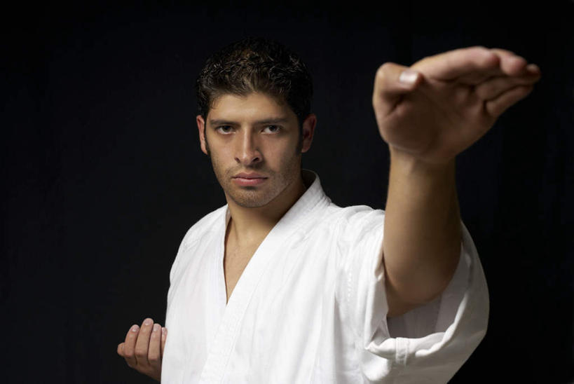 西方人,一个人,站,横图,室内,白天,正面,锻炼,运动,柔道,欧洲,欧洲人,仅一个男性,仅一个人,黑色背景,服装,注视,仅一个年轻男性,衣服,白色,观察,看,站着,摄影,服饰,影棚,观看,察看,衣着,穿着,关注,柔道服,衣饰,体育,男人,男性,年轻男性,白种人,站立,半身,彩图,影棚拍摄,健身,拍摄,练功服