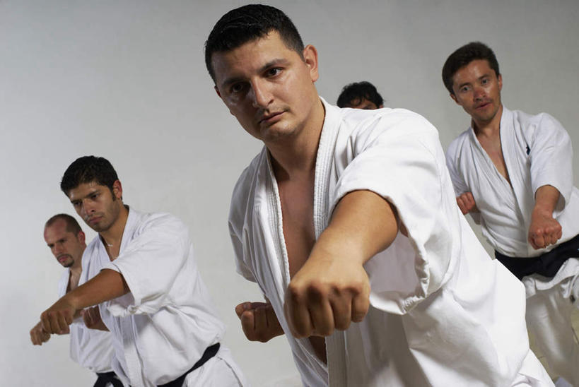 西方人,伙伴,朋友,站,横图,室内,白天,白色背景,正面,锻炼,友谊,运动,跆拳道,欧洲,欧洲人,五个人,服装,许多人,注视,衣服,白色,观察,看,站着,一群人,摄影,服饰,影棚,观看,察看,衣着,穿着,关注,跆拳道服,衣饰,体育,友情,男人,男性,年轻男性,中年男性,白种人,站立,半身,彩图,影棚拍摄,健身,拍摄,练功服