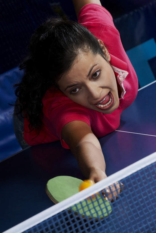 西方人,一个人,体育馆,运动场,站,伸展双臂,竖图,室内,白天,正面,锻炼,运动,欧洲,欧洲人,仅一个年轻女性,仅一个女性,仅一个人,握,服装,球网,乒乓球拍,乒乓球装备,乒乓球桌,球拍,拿,拿着,注视,休闲装,娱乐,运动器械,体育场,衣服,红色,观察,看,站着,张嘴,享受,休闲,休闲服,健身器械,放松,握着,服饰,观看,察看,关注,健身器材,张大嘴巴,室内运动,运动馆,乒乓球球拍,乒乓球运动,年轻女性,女人,女性,白种人,张开嘴,敞开双臂,伸开双臂,展开双肩,站立,张开手臂,张开双臂,半身,彩图,健身,乒乓球台,运动器材