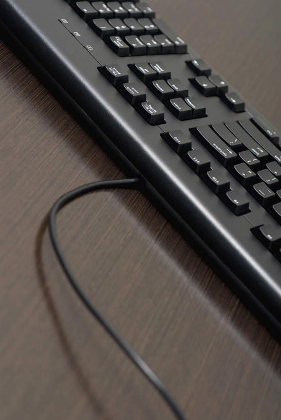 无人,竖图,俯视,室内,特写,白天,键盘,桌子,静物,阴影,朦胧,模糊,反射,影子,输入设备,通讯设备,通信设备,彩图,高角度拍摄