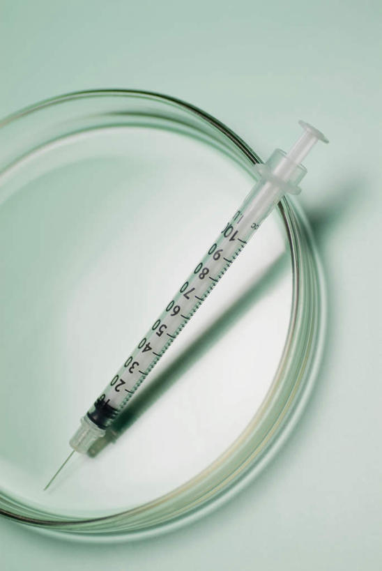 无人,竖图,俯视,室内,特写,白天,实验,仪器,静物,绿色背景,阴影,研究,反射,分析,化学,测试,培养皿,影子,一个,器皿,针管,针筒,生物,注射,摄影,影棚,单个,一支,医疗,医疗设备,注射器,皮氏培养皿,试验耗材,实验用品,化学器材,彩图,高角度拍摄,影棚拍摄,拍摄