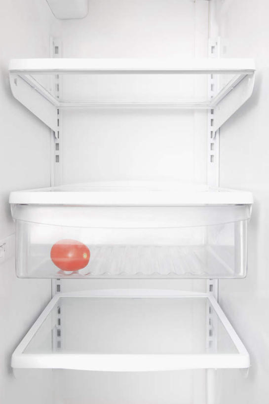 无人,竖图,室内,白天,白色背景,正面,蔬菜,西红柿,阴影,新鲜,反射,电器,影子,冰箱,食品,置物架,冷冻,冷柜,架子,食物,一个,红色,冷藏柜,打开,有机食品,绿色食品,冷藏,单个,储藏,家电,家用电器,开启,陈列架,保鲜,搁架,番茄,彩图