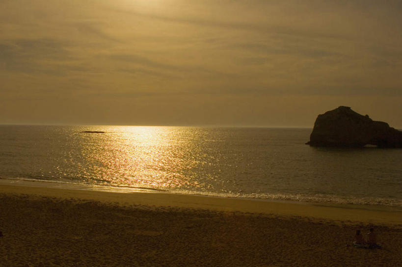 无人,横图,室外,白天,正面,旅游,度假,海浪,海洋,石头,美景,日落,沙滩,法国,欧洲,沙子,石子,海岸,景观,浪花,水平线,晚霞,霞光,落日,辽阔,海平线,沙地,背光,娱乐,自然,海水,黄昏,享受,休闲,广阔,景色,彩霞,放松,一望无际,自然风光,逆光,海景,法兰西共和国,比亚里茨,阿基坦,法兰西第五共和国,无边无际,一马平川,夕照,大海,风浪,海,海水的波动,海滩,近岸浪,石块,岩石,涌浪,夕阳,彩图,水天相接,水天一线,斜阳